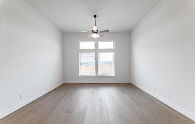 3-bedroom rental at 182 Ednie Ln in Mico, TX — photo 3