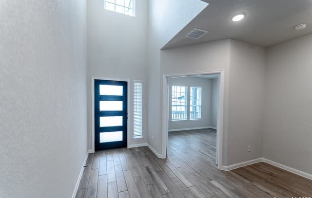 5-bedroom rental at 154 Ednie Ln in Mico, TX — photo 2