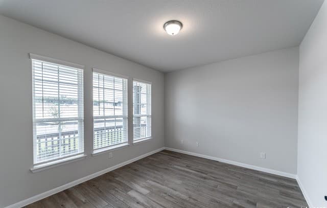 5-bedroom rental at 154 Ednie Ln in Mico, TX — photo 3
