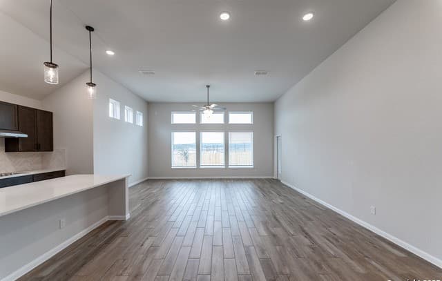 5-bedroom rental at 154 Ednie Ln in Mico, TX — photo 4