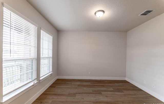 4-bedroom rental at 192 Ednie Ln in Mico, TX — photo 3