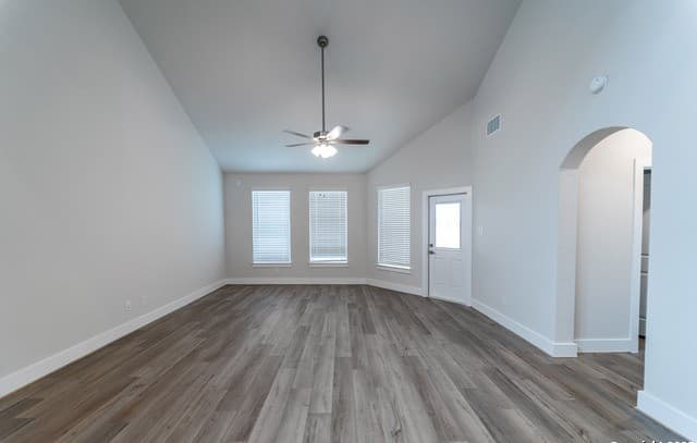 4-bedroom rental at 192 Ednie Ln in Mico, TX — photo 4
