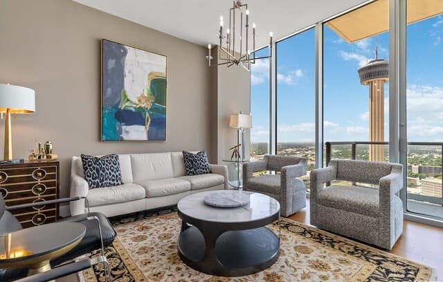 2-bedroom rental at 610 E Market St Unit 2915 in San Antonio, TX — photo 2