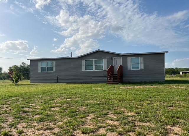 3-bedroom home for sale at 352 County Road 741 in Yancey TX