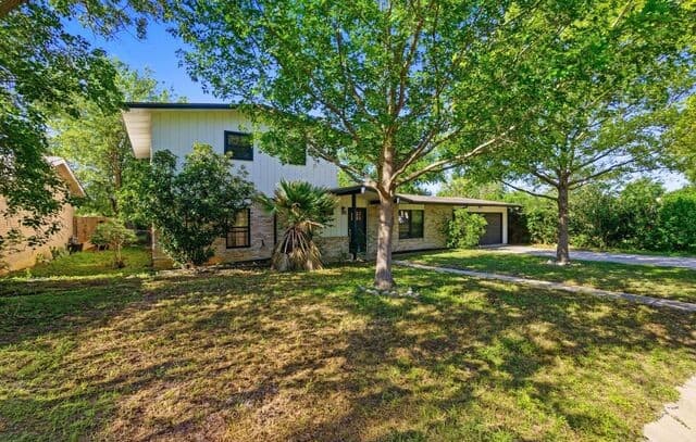 5-bedroom rental at 910 Mount Kisco in San Antonio, TX — photo 1