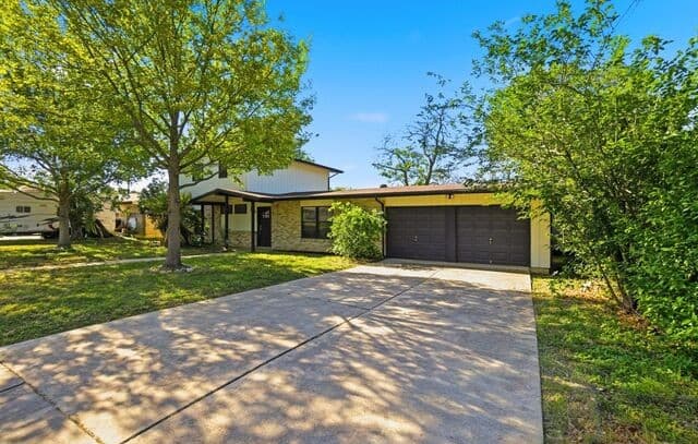 5-bedroom rental at 910 Mount Kisco in San Antonio, TX — photo 2