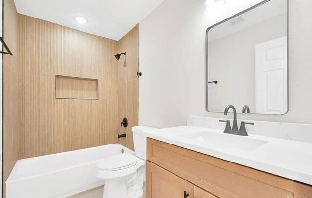 3-bedroom rental at 219 Mohawk in San Antonio, TX — photo 4