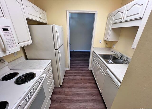 3-bedroom rental at 419 Ira Avenue Unit 1102 in San Antonio, TX — photo 2