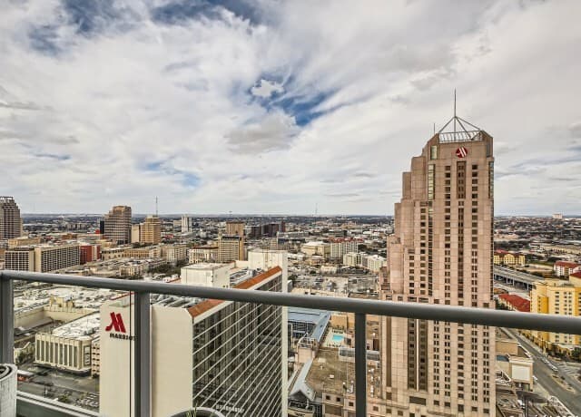 2-bedroom rental at 701 N. Saint Marys Unit 15 in San Antonio, TX — photo 2