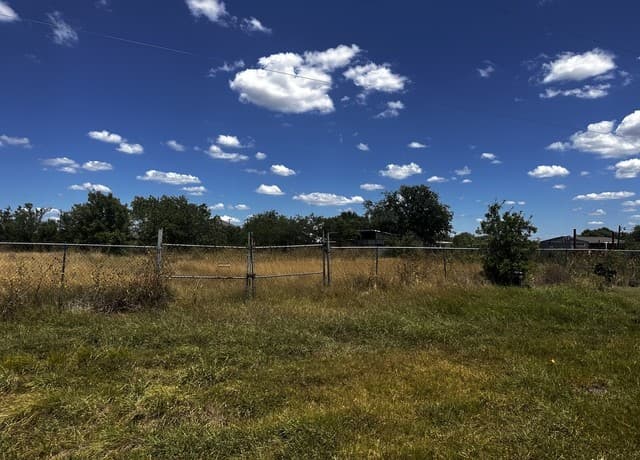 rental at 12020 S Us Highway 281 in San Antonio, TX — photo 1