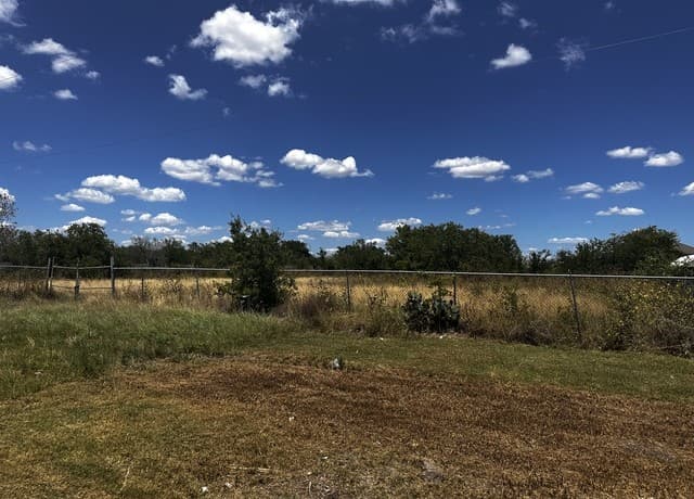 rental at 12020 S Us Highway 281 in San Antonio, TX — photo 3