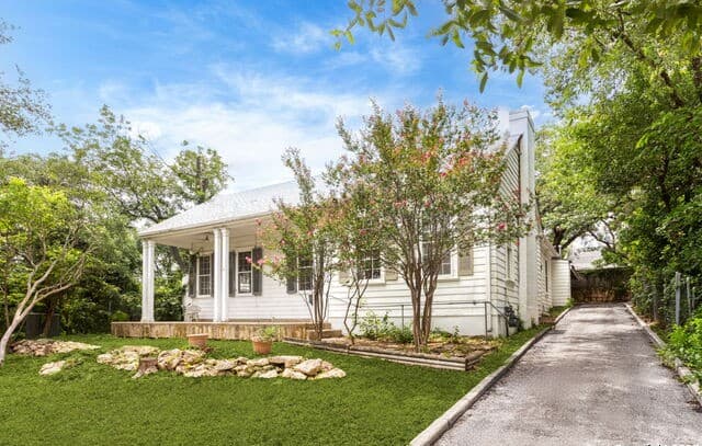 3-bedroom rental at 527 Kings Ct in San Antonio, TX — photo 4