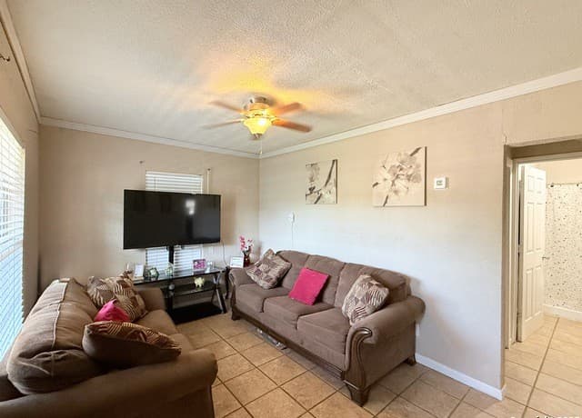 3-bedroom rental at 2434 Delgado in San Antonio, TX — photo 2