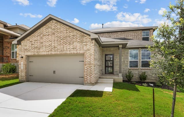 4-bedroom rental at 10502 Briceway Fall in San Antonio, TX — photo 2