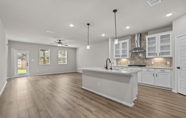 4-bedroom rental at 10502 Briceway Fall in San Antonio, TX — photo 5
