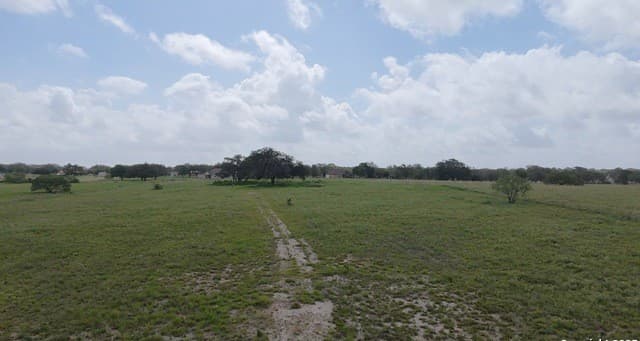 rental at LOT 2 County Road 6723 in Natalia, TX — photo 3