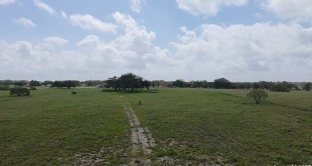 rental at LOT 2 County Road 6723 in Natalia, TX — photo 4