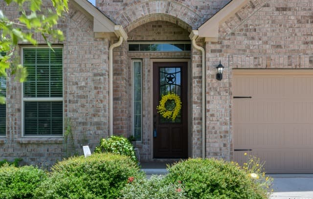 3-bedroom rental at 28914 Throssel Ln in San Antonio, TX — photo 2