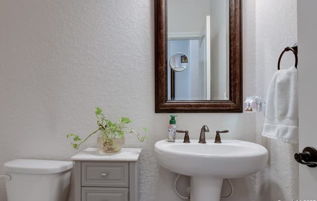 3-bedroom rental at 28914 Throssel Ln in San Antonio, TX — photo 5