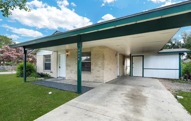 3-bedroom rental at 4806 Luz Ave in San Antonio, TX — photo 3
