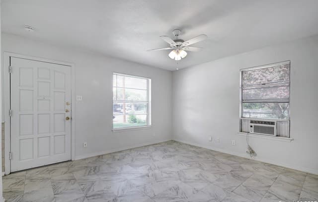 3-bedroom rental at 4806 Luz Ave in San Antonio, TX — photo 5