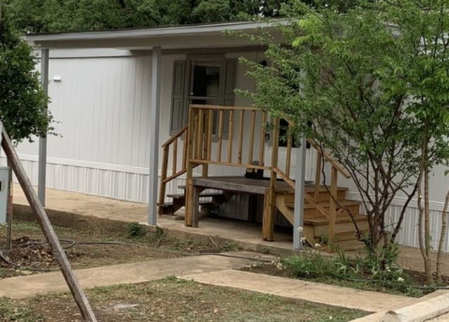 4-bedroom rental at 25211 Aue in San Antonio, TX — photo 2