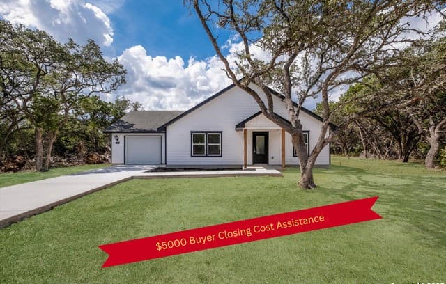 3-bedroom rental at 4366 Whartons Dock in Bandera, TX — photo 1