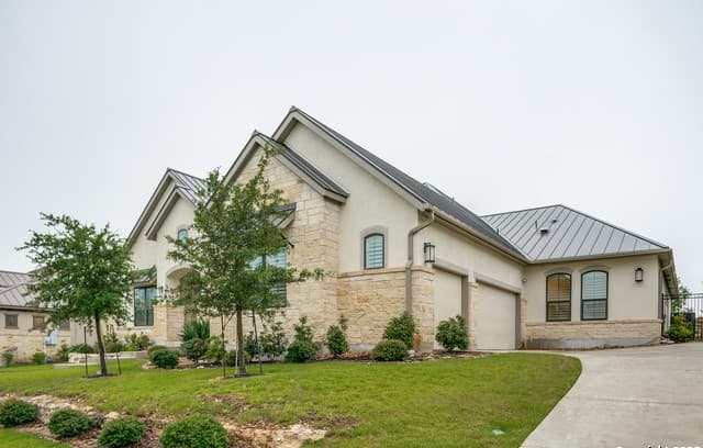 5-bedroom rental at 3826 Luz Del Faro in San Antonio, TX — photo 3