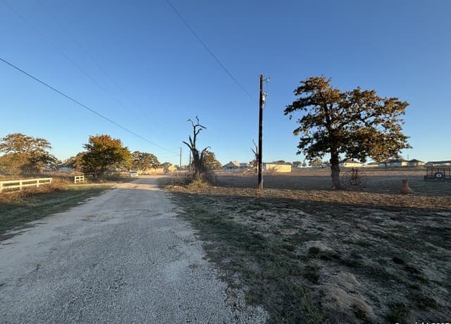rental at 713 Sunrise Ln in La Vernia, TX — photo 1