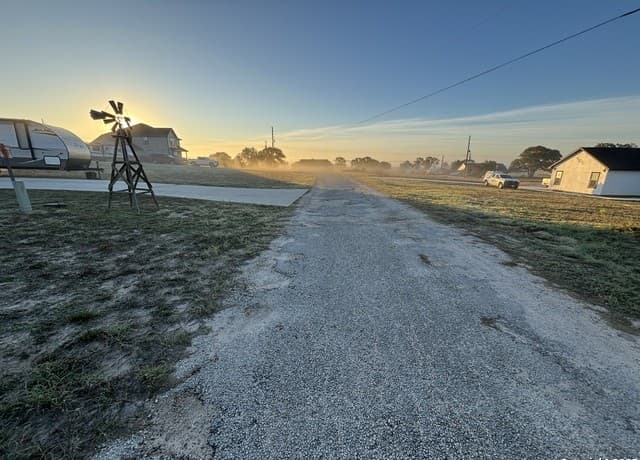 rental at 713 Sunrise Ln in La Vernia, TX — photo 2