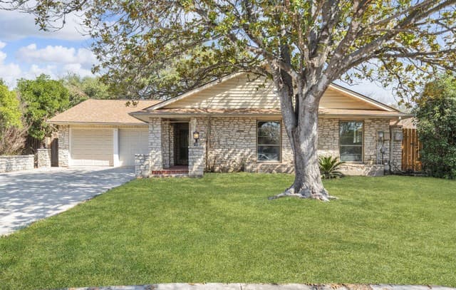4-bedroom rental at 4938 Fairford in San Antonio, TX — photo 1