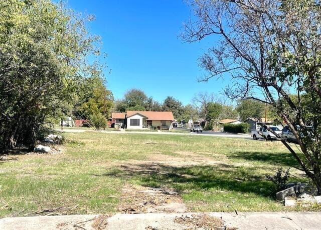 rental at 801 Albert in San Antonio, TX — photo 3