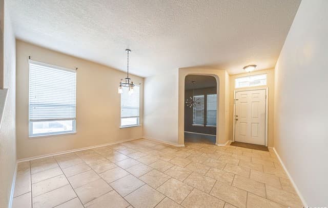 4-bedroom rental at 5902 Akin Pl in San Antonio, TX — photo 2