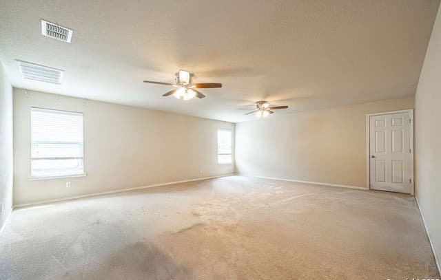 4-bedroom rental at 5902 Akin Pl in San Antonio, TX — photo 5
