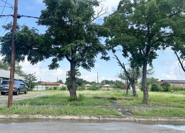 rental at 213 E Lindbergh in Universal City, TX — photo 1