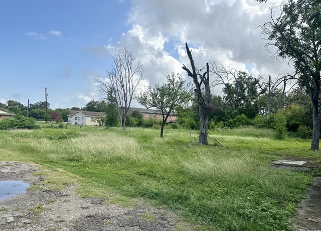 rental at 213 E Lindbergh in Universal City, TX — photo 3