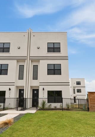 3-bedroom rental at 3214 N Elmendorf Unit 102 in San Antonio, TX — photo 1