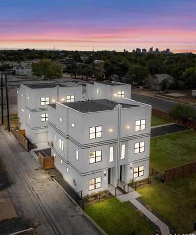 2-bedroom rental at 1735 W Gramercy Unit UNIT 302 in San Antonio, TX — photo 3