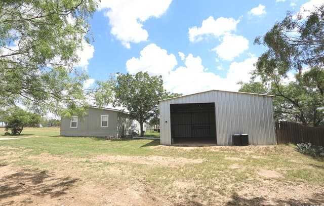 3-bedroom rental at 7510 Pittman in Adkins, TX — photo 3