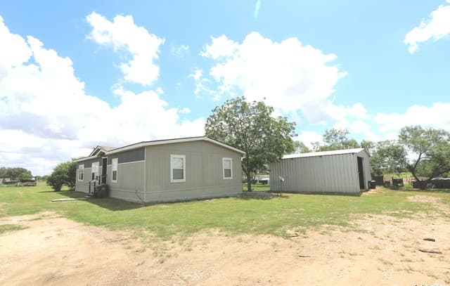 3-bedroom rental at 7510 Pittman in Adkins, TX — photo 5