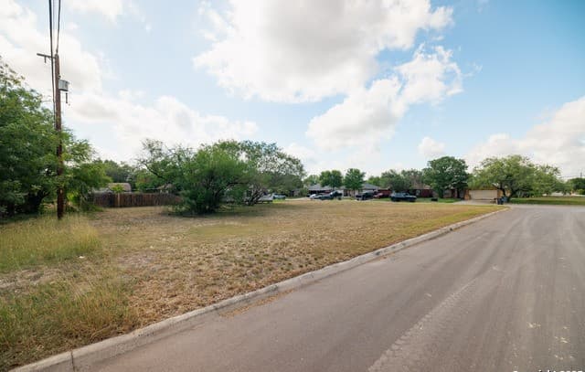 rental at 303 Lebanon in San Antonio, TX — photo 4