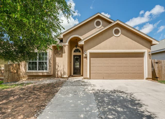 3-bedroom rental at 14411 Corral in Elmendorf, TX — photo 1