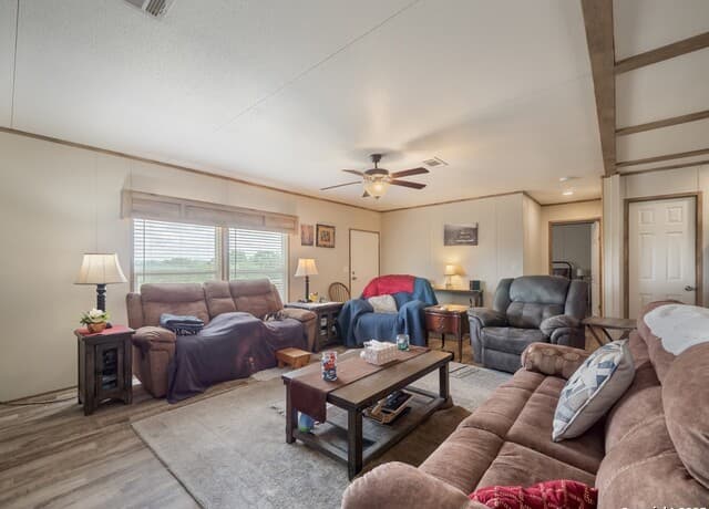 3-bedroom rental at 385 Ridge Trail in Bandera, TX — photo 5