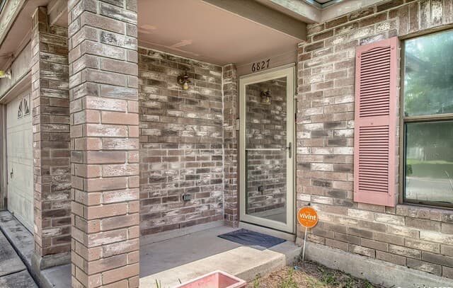 3-bedroom rental at 6827 Misty Field in Converse, TX — photo 2