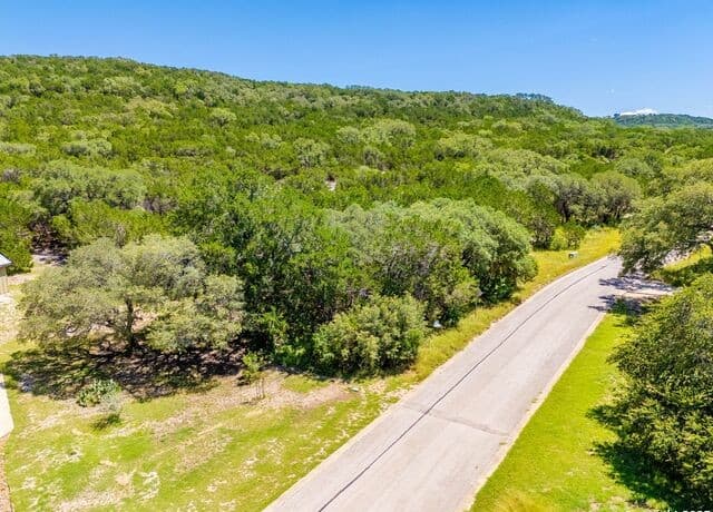 rental at 380 Pr 1712 in Mico, TX — photo 4