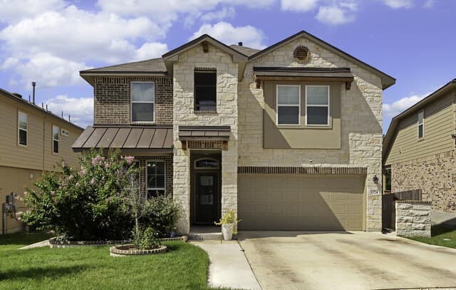 5-bedroom rental at 13734 Rogers Creek in San Antonio, TX — photo 2