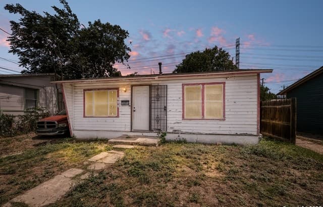 3-bedroom rental at 723 Larry in San Antonio, TX — photo 1