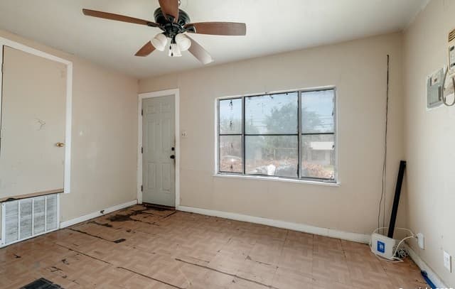 3-bedroom rental at 723 Larry in San Antonio, TX — photo 4