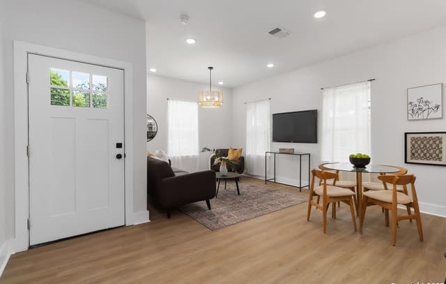 3-bedroom rental at 237 Carle Ave in San Antonio, TX — photo 3
