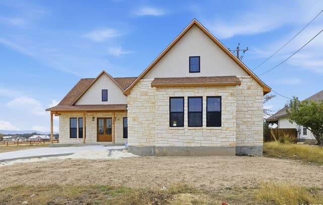 3-bedroom rental at 518 Park in Bandera, TX — photo 1